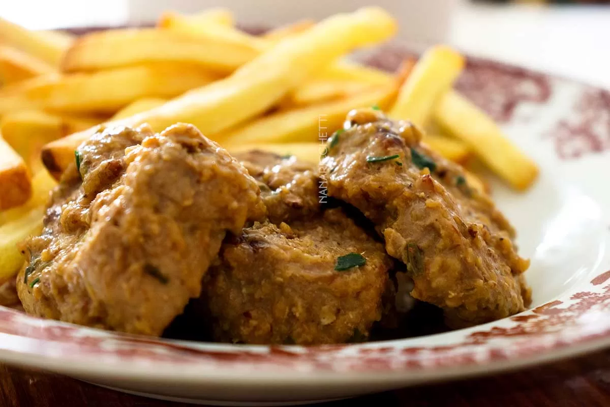 Receita de Filé Mignon Suíno com Cebola na Panela - almoço simples e maravilhoso para semana.