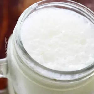 Receita de Limonada Suíça com Leite Condensado - veja como é fácil fazer uma bebida refrescante no liquidificador.