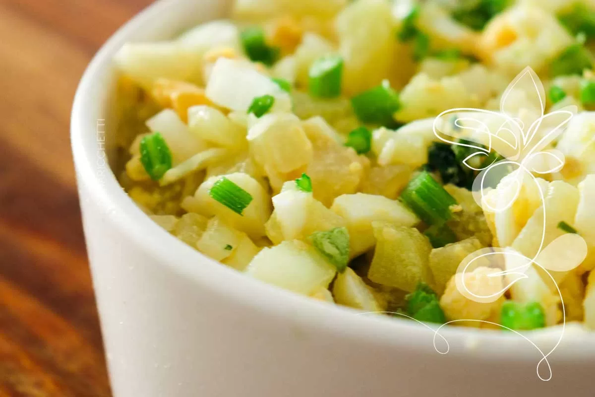 Receita de Salada de Chuchu com Ovos - faça nos dias quentes para o almoço da semana.