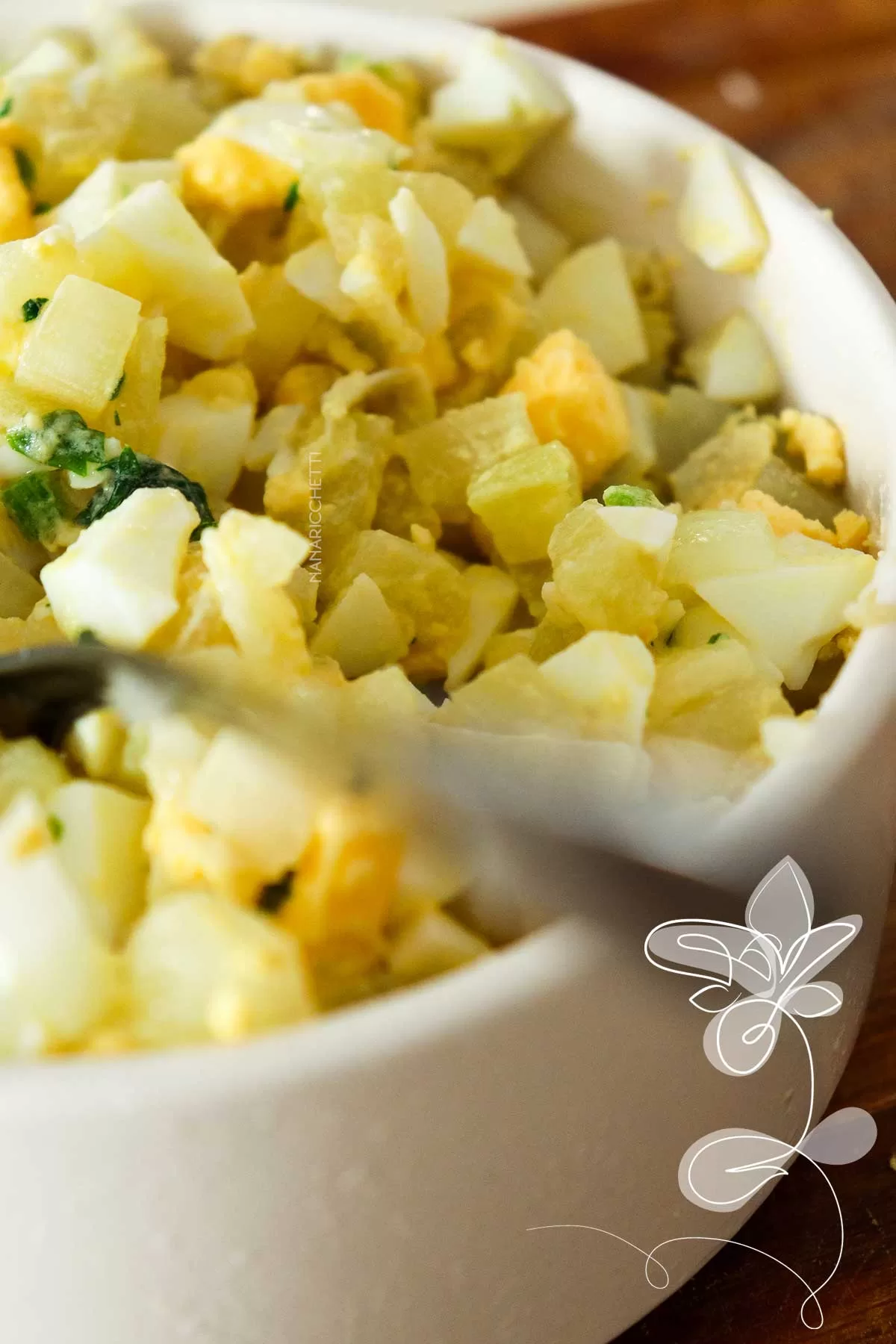 Receita de Salada de Chuchu com Ovos - faça nos dias quentes para o almoço da semana.