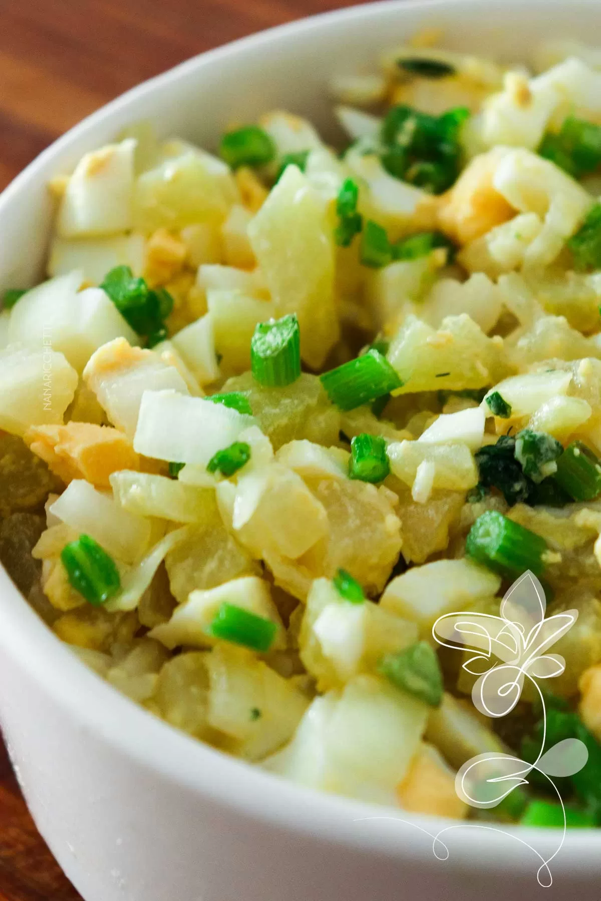 Receita de Salada de Chuchu com Ovos - faça nos dias quentes para o almoço da semana.