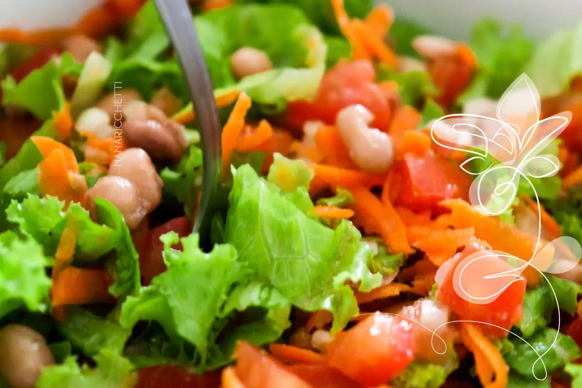 Receita de Salada de Feijão Carioca com Cenoura e Alface - faça um almoço de verão diferente com ingredientes básicos que tem em casa.