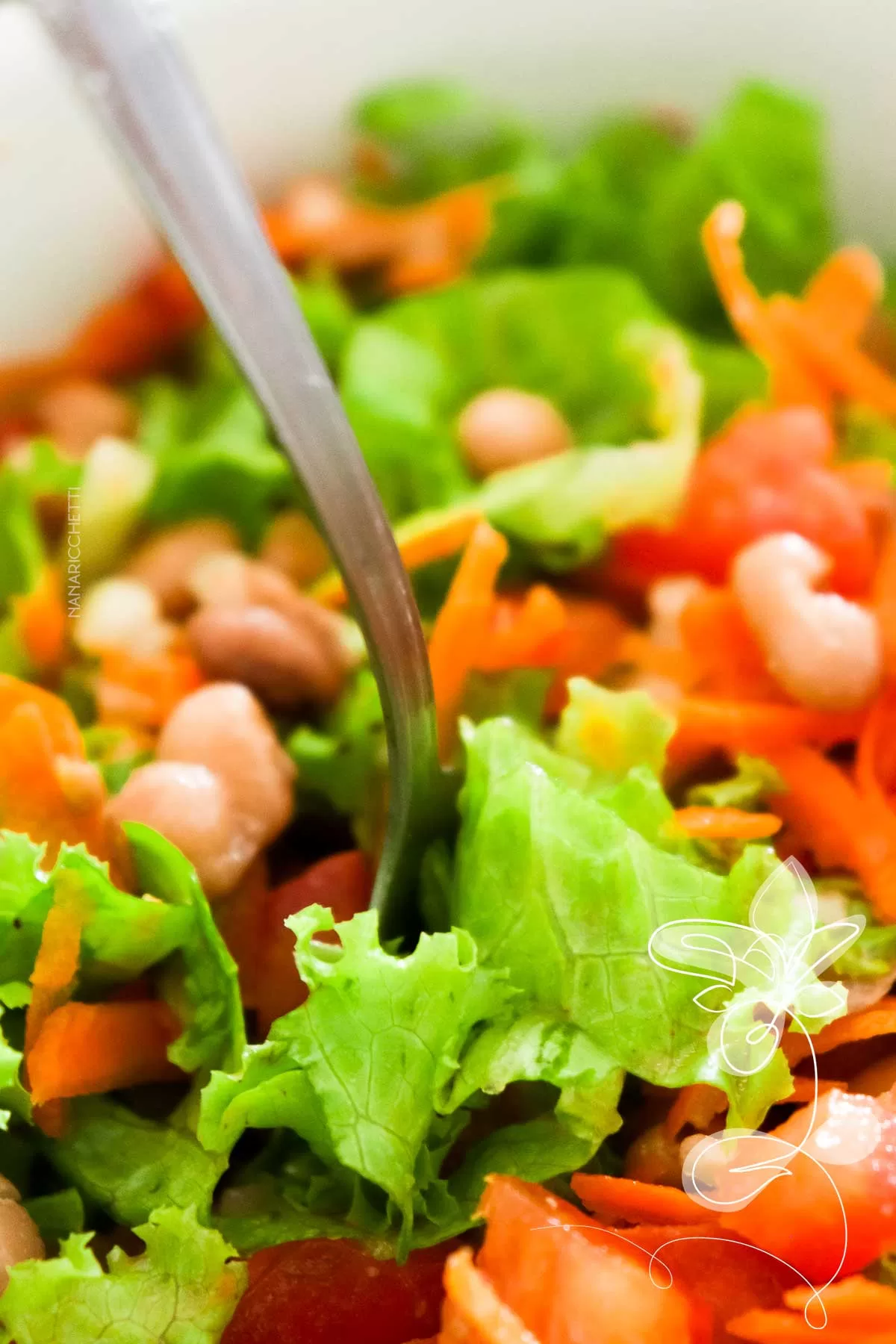 Receita de Salada de Feijão Carioca com Cenoura e Alface - faça  um almoço de verão diferente com ingredientes básicos que tem em casa. 