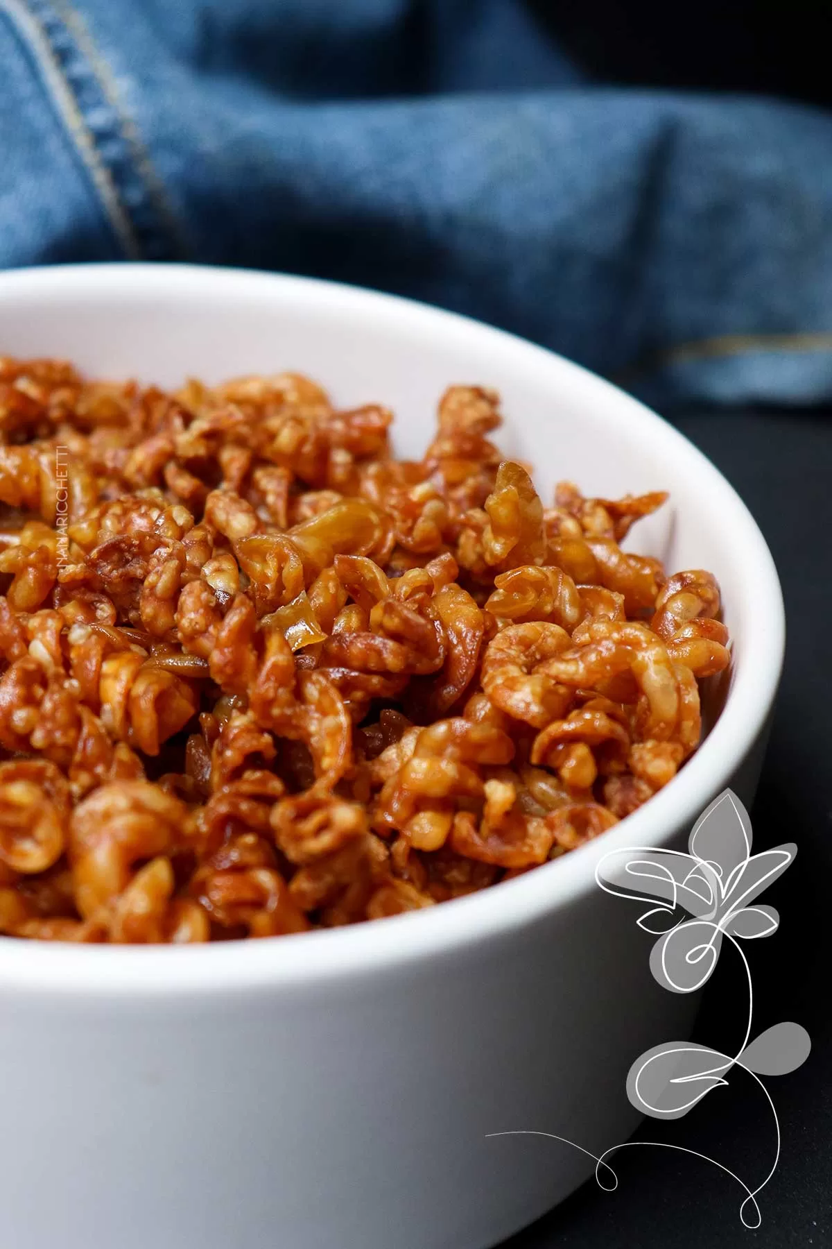 Receita de Macarrão Frito na Airfryer - um salgadinho de massa feito na fritadeira sem óleo para petiscar.