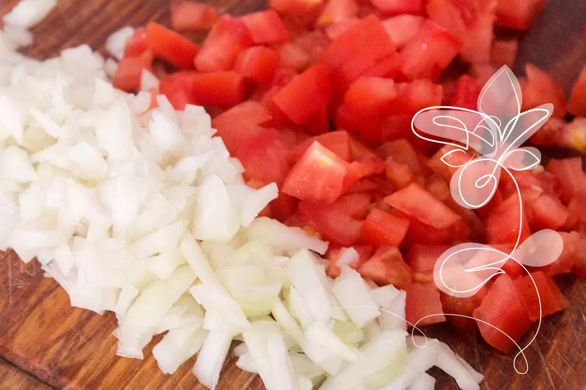 Receita de Salada de Berinjela Simples Refogada - uma salada simples, nutritiva e repleta de sabor.