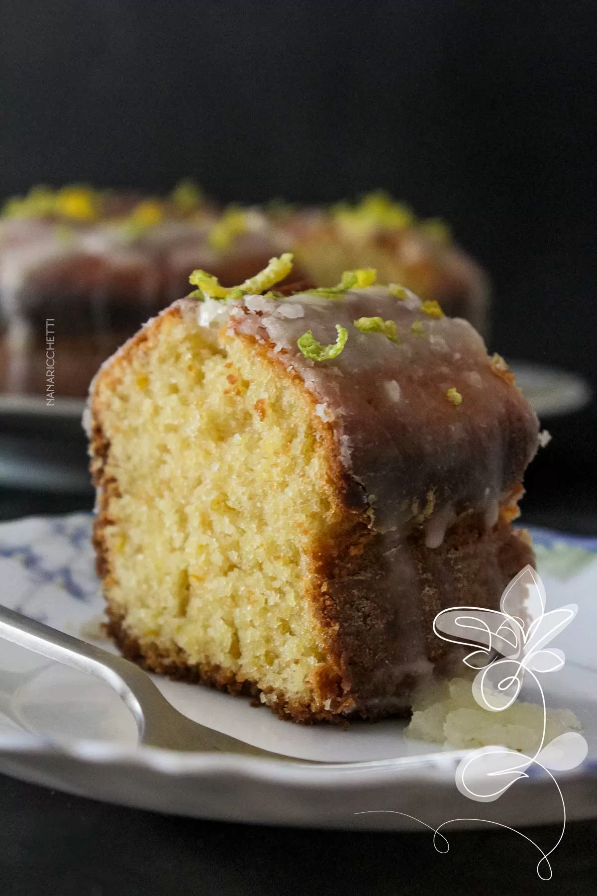 Receita de Bolo de Laranja com Casca - para um chá da tarde delicioso com aquele cafezinho ou chá fresquinho.