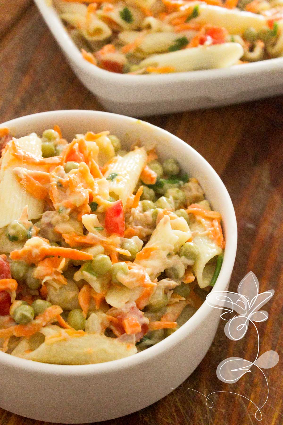 Receita de Salada de Macarrão com Atum e Legumes - uma refeição completa e geladinha nos dias quentes de verão. 