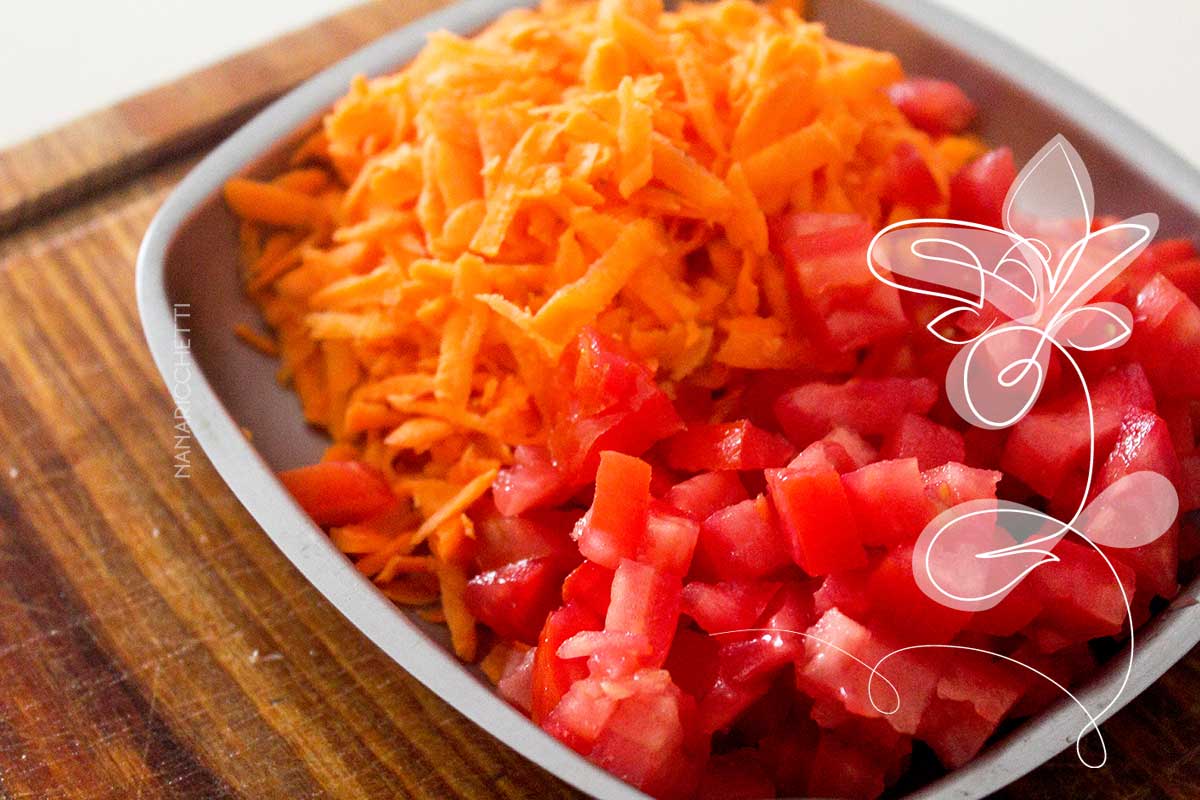 Receita de Salada de Macarrão com Atum e Legumes - uma refeição completa e geladinha nos dias quentes de verão.