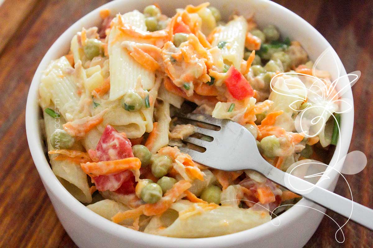 Receitas para Sexta-Feira Santa e Páscoa: Salada de Macarrão com Atum e Legumes.