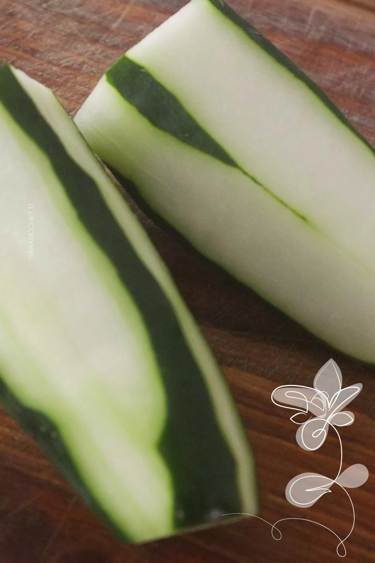 Receita de Salada de Pepino com Tomate e Molho de Soja - tão fácil de fazer, você fará sempre no almoço ou jantar da semana.