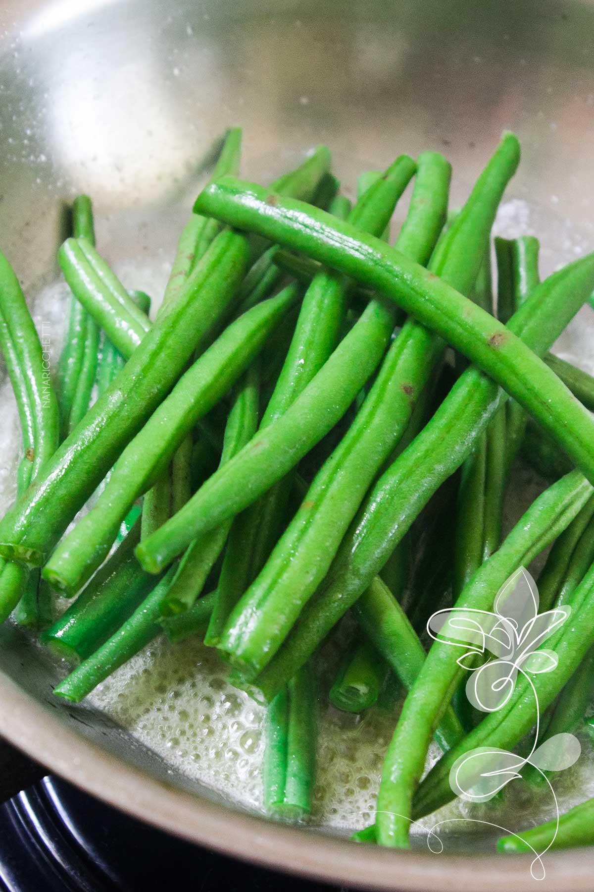 Receita de Vagem Holandesa na Manteiga - faça esse prato fácil e delicioso para o almoço.