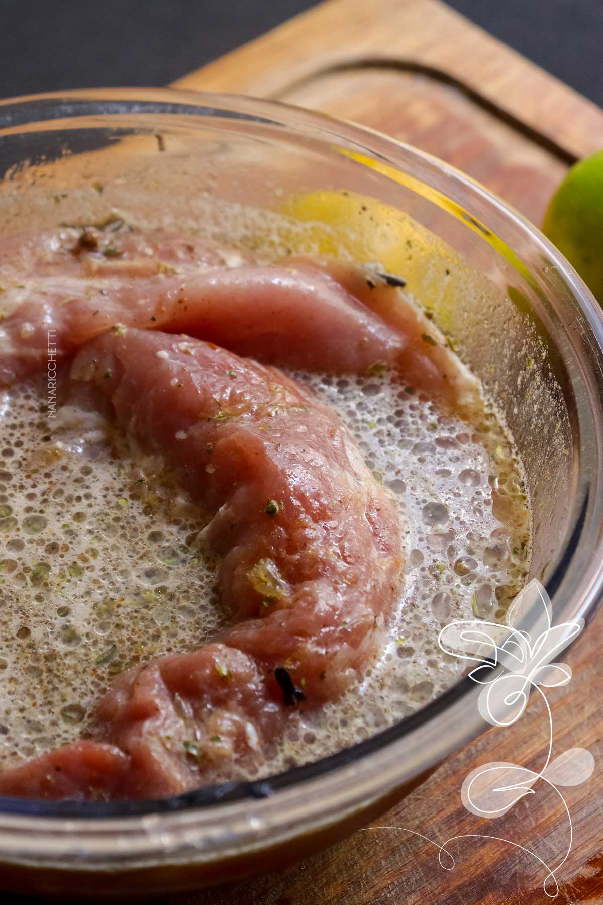 Receita de Carne de Porco Assada na Cerveja - faça um prato delicioso usando um belo pedaço de carne suína.