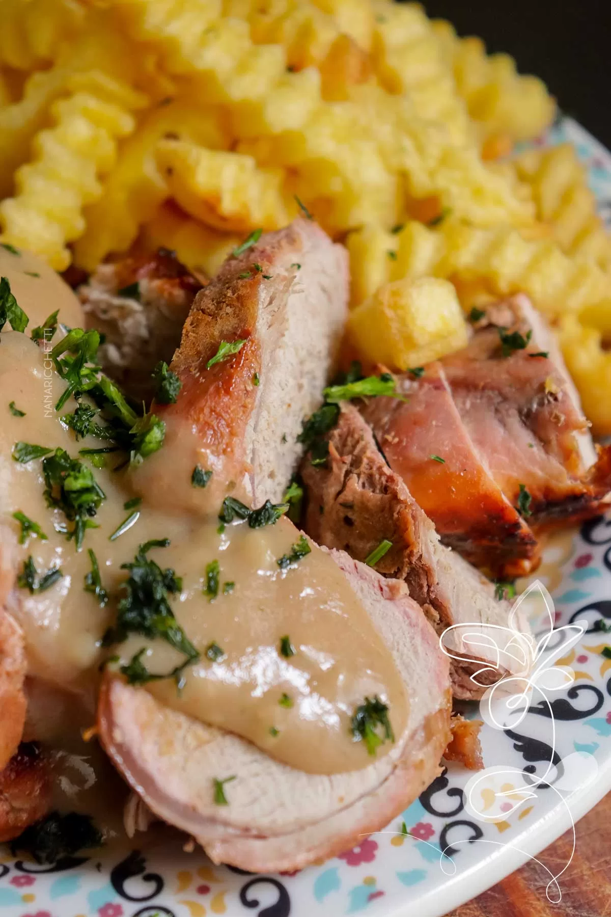 Receita de Carne de Porco Assada na Cerveja - faça um prato delicioso usando um belo pedaço de carne suína.