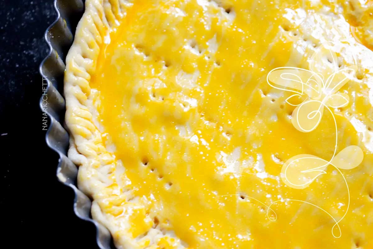 Receita de Torta de Massa de Maionese recheada com Frango - faça para comemorar o Dia das Mães com a família.