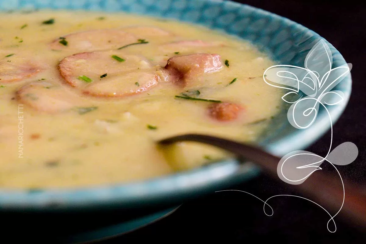 Receita de Sopa de Fubá com Linguiça Calabresa - para espantar o frio do inverno.