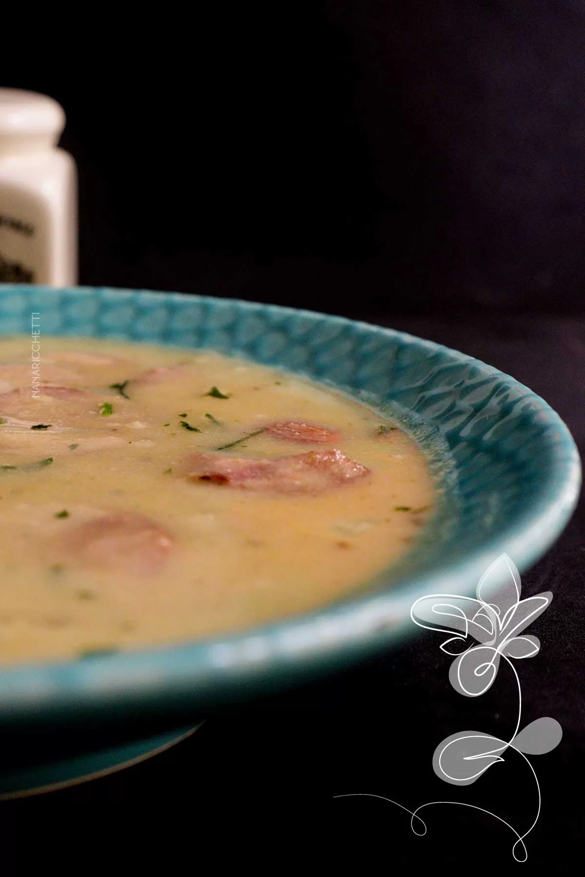 Receita de Sopa de Fubá com Linguiça Calabresa - para espantar o frio do inverno.