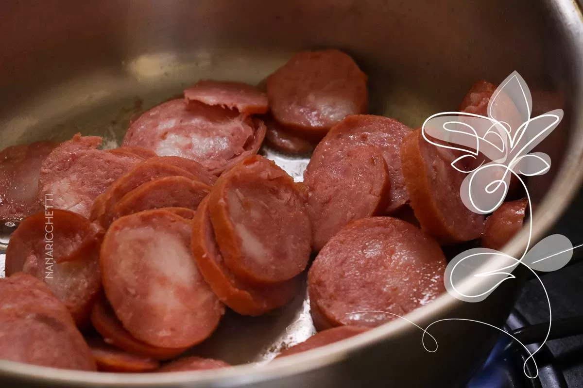 Receita de Sopa de Fubá com Linguiça Calabresa - para espantar o frio do inverno.