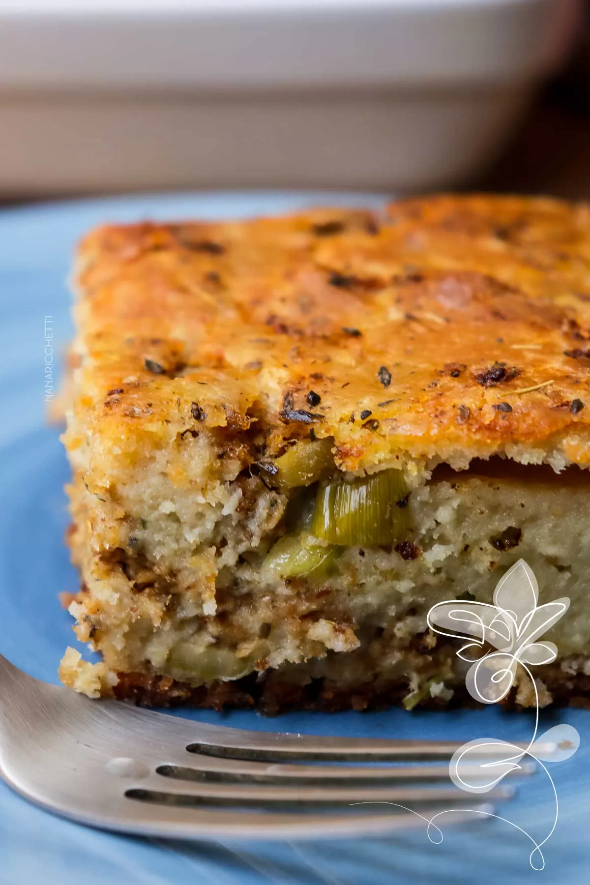 Receita de Torta Salgada de Atum de Liquidificador - um clássico da nossa cozinha, para lanchar ou servir no jantar. 