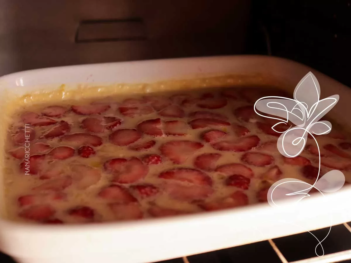 Receita de Clafoutis de Morango - uma sobremesa francesa muito simples de fazer.