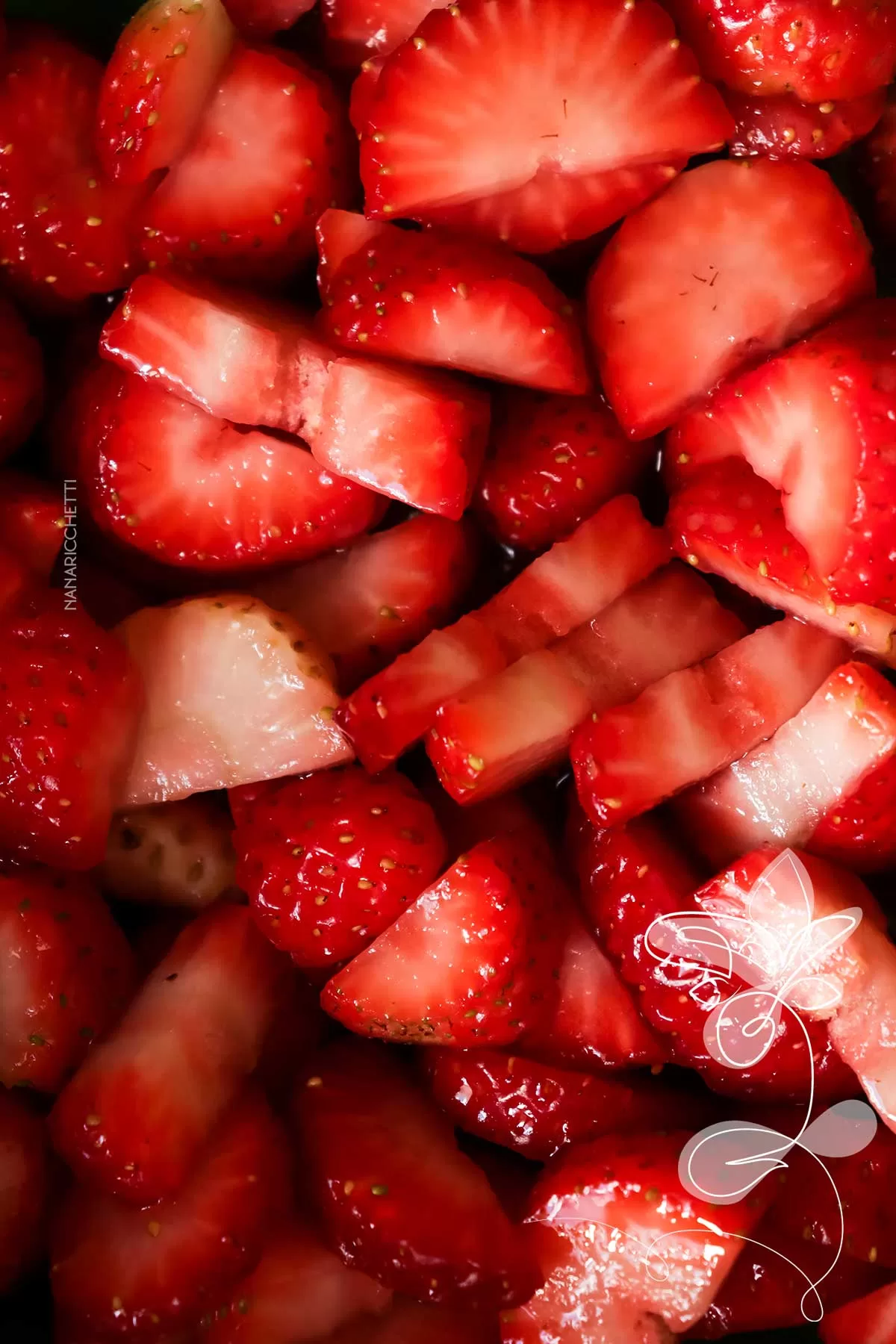 Receita de Clafoutis de Morango - uma sobremesa francesa muito simples de fazer.