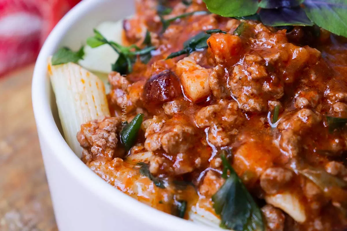 Receita de Macarrão com Carne Moída e Molho de Tomate - uma macarronada com carne simples e delicioso para o final de semana.