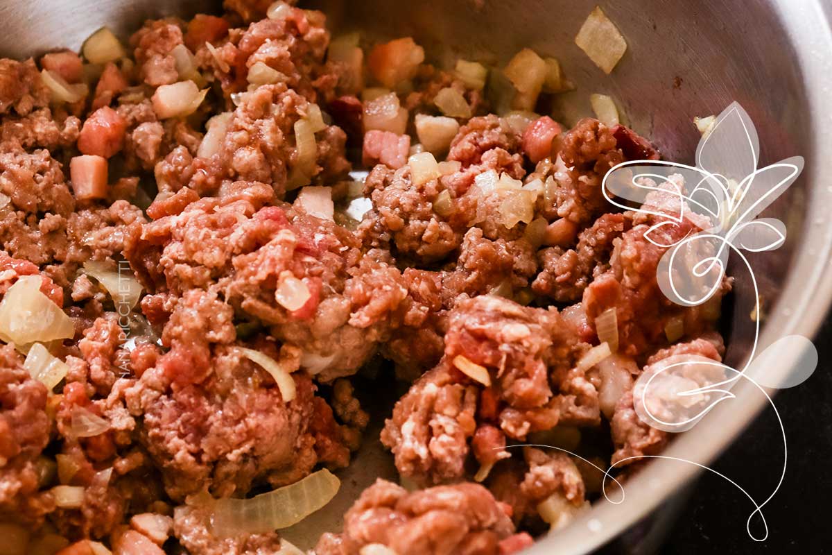 Receita de Molho de Tomate com Carne Moída - o famoso molho bolonhesa para por no macarrão, lasanha ou nhoque.