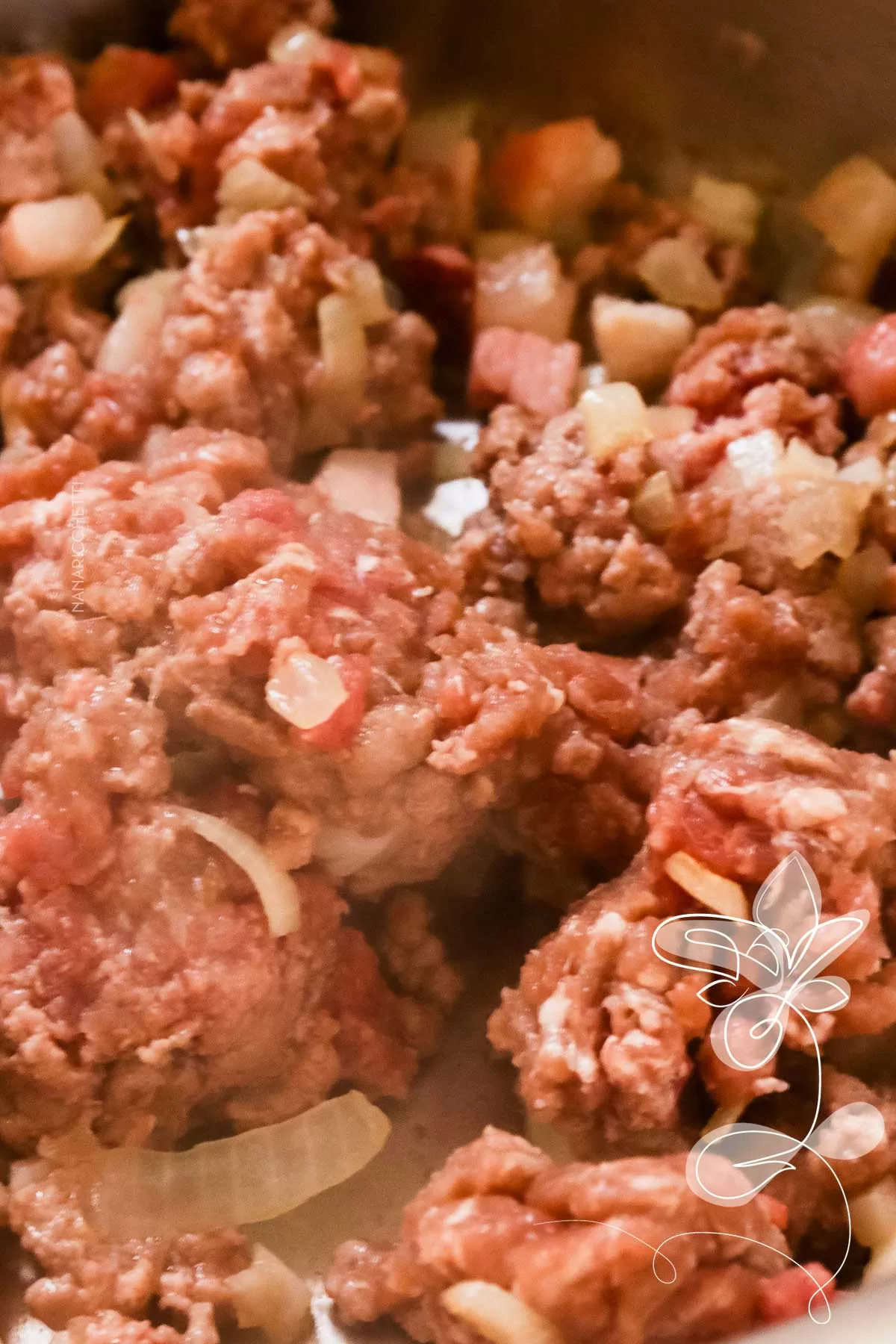 Receita de Molho de Tomate com Carne Moída - o famoso molho bolonhesa para por no macarrão, lasanha ou nhoque.