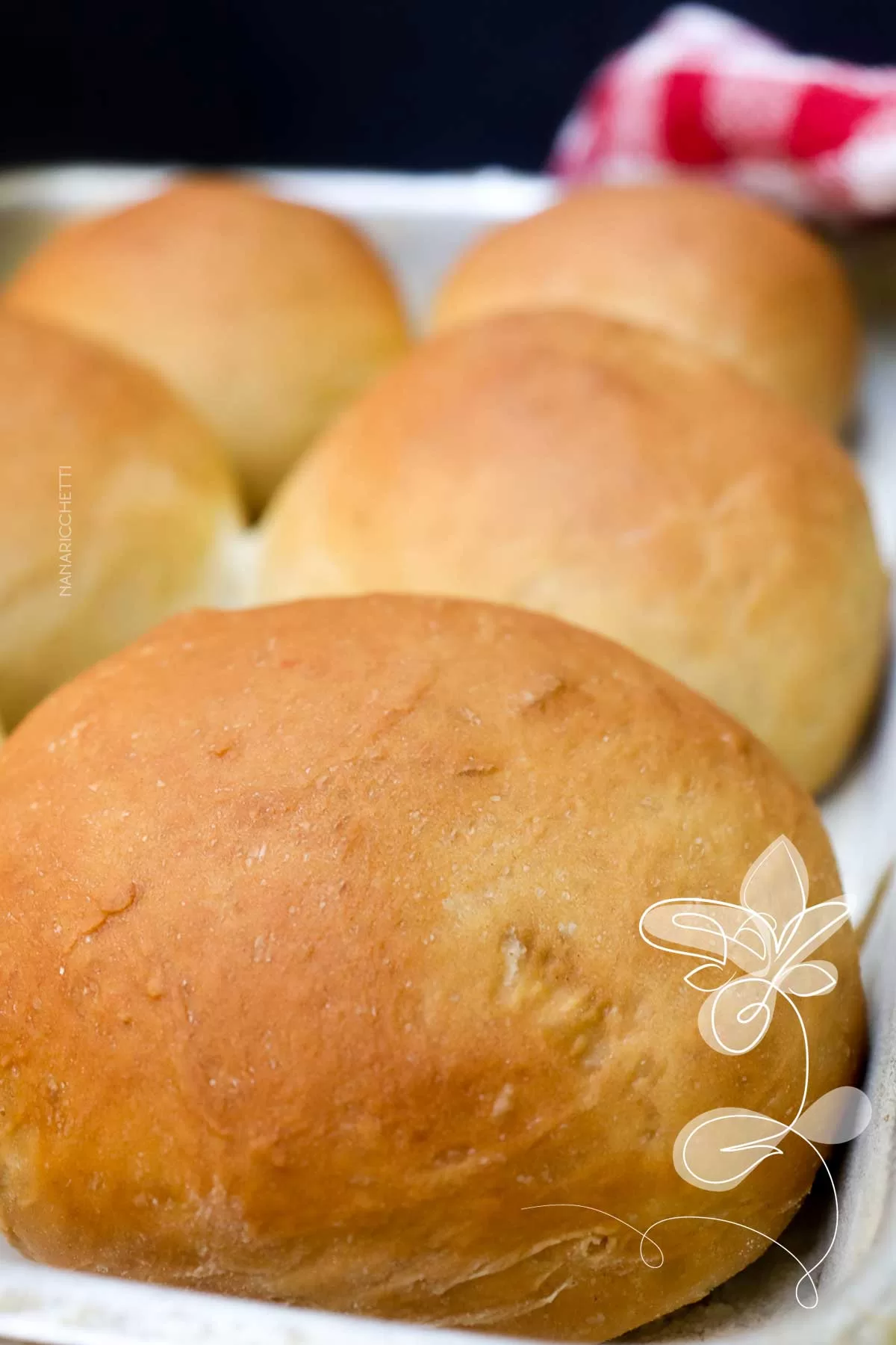 Pão de Hambúrguer Artesanal - um pão caseiro e fácil de fazer para o lanche da família.