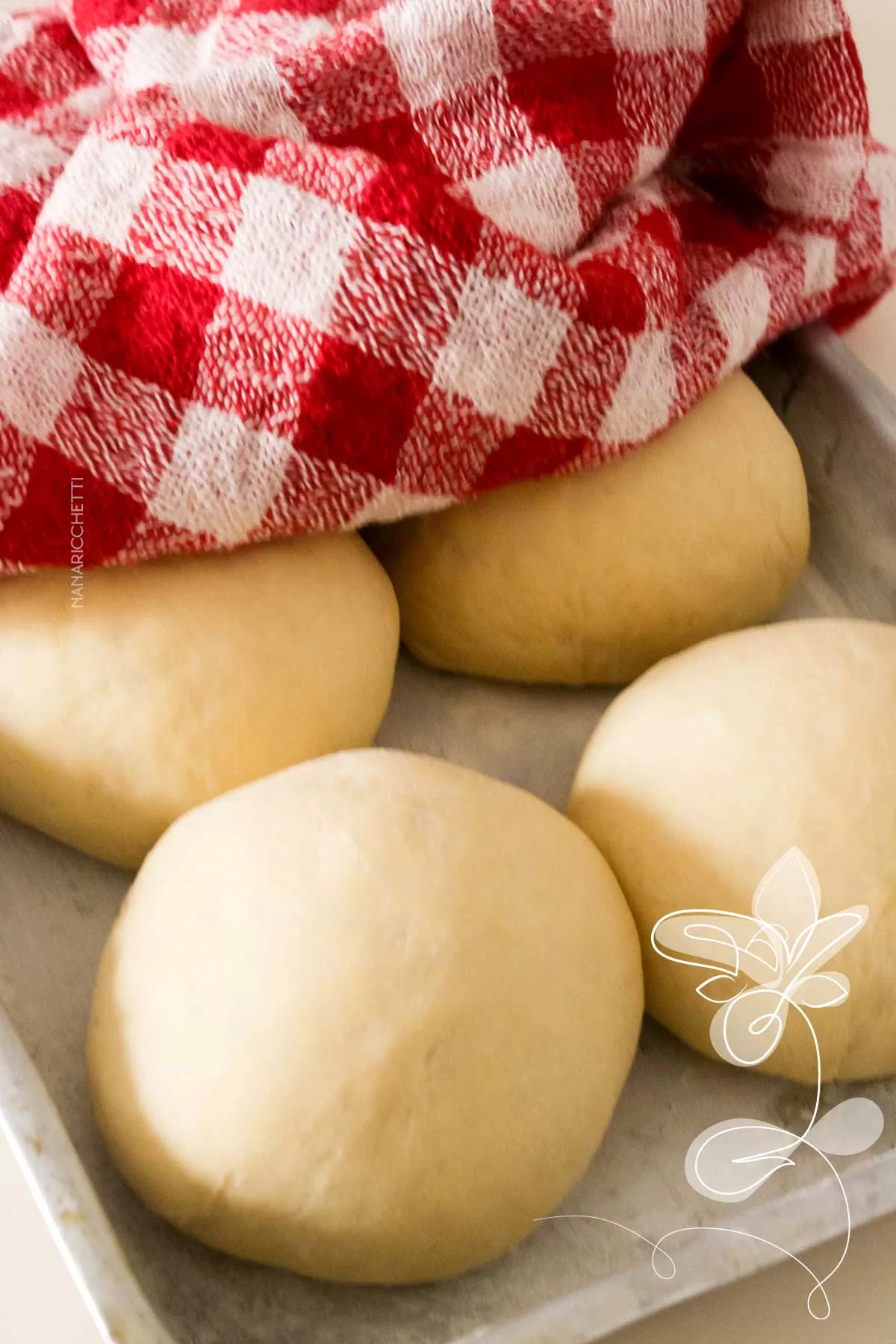 Pão de Hambúrguer Artesanal - um pão caseiro e fácil de fazer para o lanche da família.