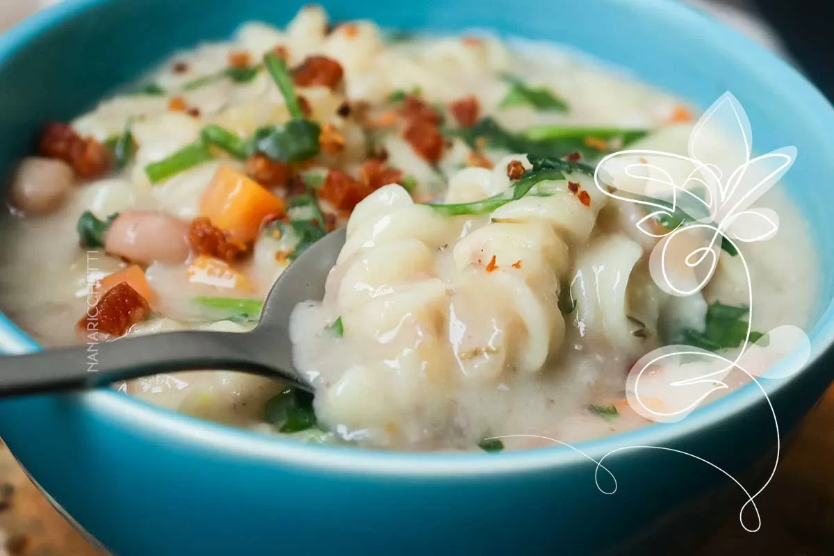 Receita Sopa de Feijão com Macarrão - uma deliciosa sopa para a família nos dias frios de inverno.