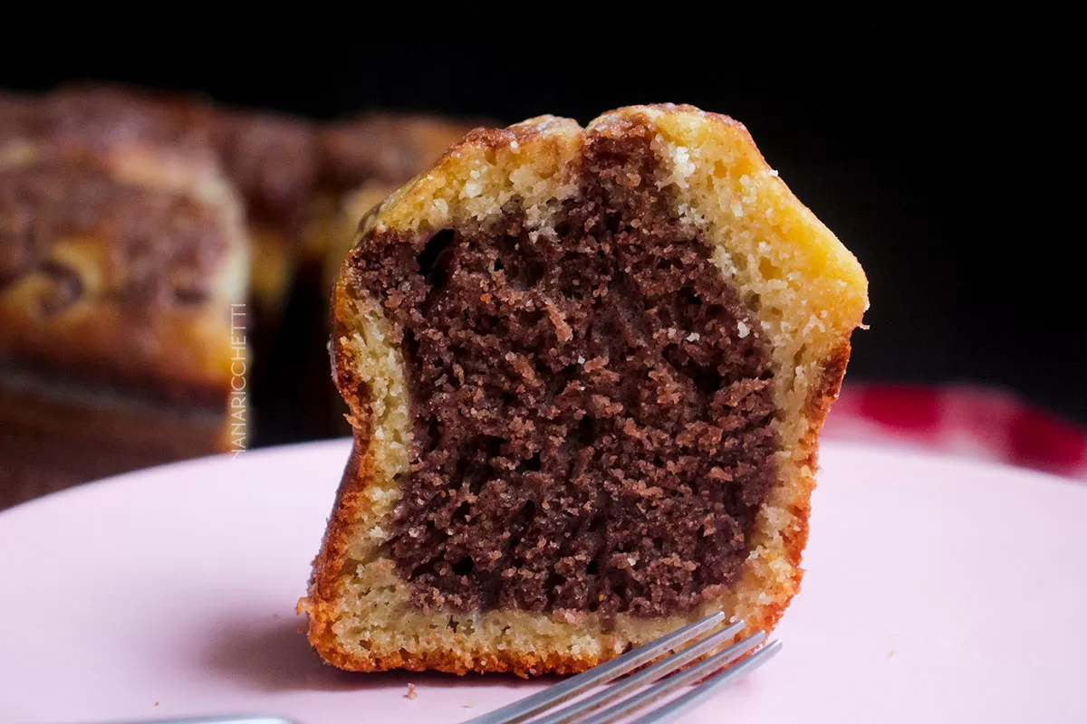 Receita de Bolo Mesclado - simples de fazer, perfeito para o lanche da tarde com uma xícara de chá ou café.