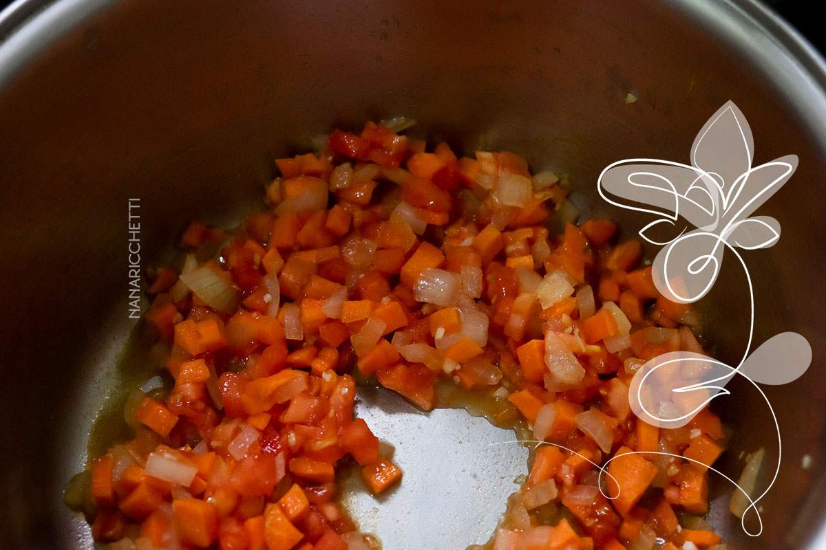 Receita de Escondidinho de Mandioca com Carne Moída - deixe o seu almoço especial com esse prato simples de fazer.