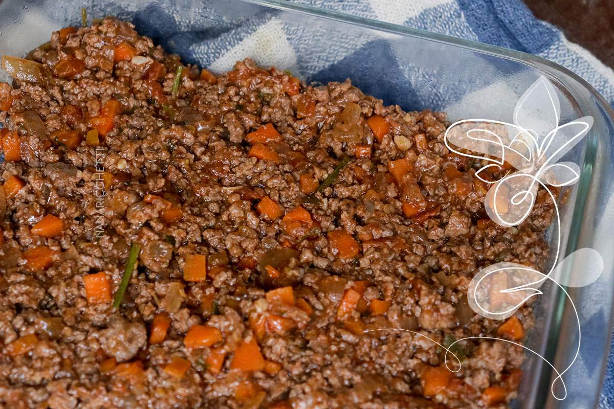 Receita de Escondidinho de Mandioca com Carne Moída - deixe o seu almoço especial com esse prato simples de fazer.