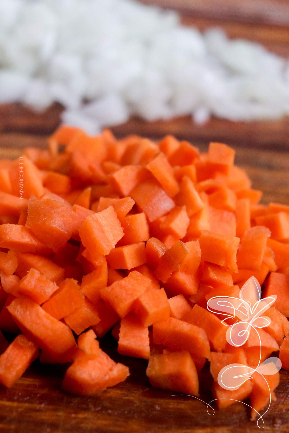 Receita de Escondidinho de Mandioca com Carne Moída - deixe o seu almoço especial com esse prato simples de fazer.