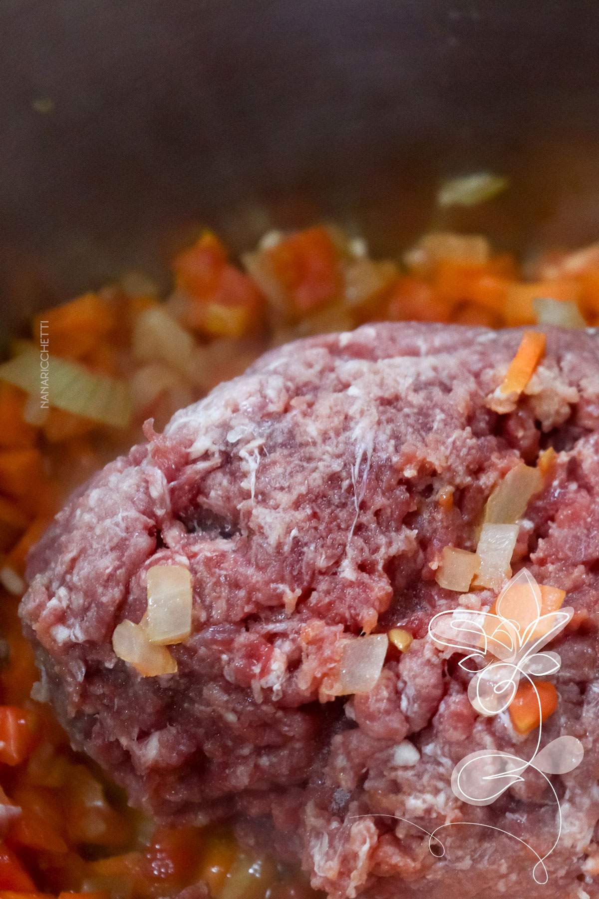 Receita de Escondidinho de Mandioca com Carne Moída - deixe o seu almoço especial com esse prato simples de fazer.