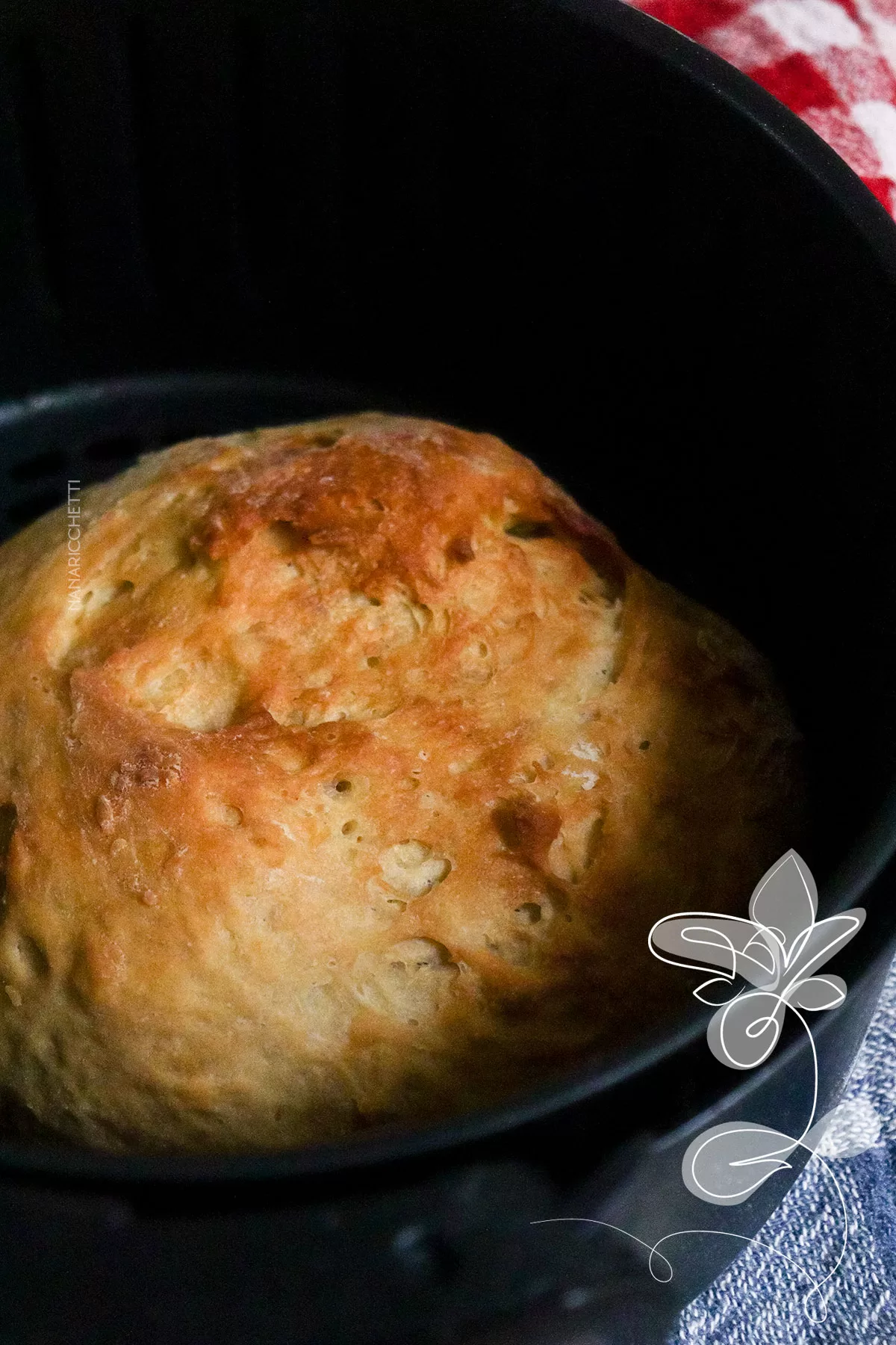 Receita de Pão Caseiro de Mandioca na AirFryer - veja como assar pão na fritadeira elétrica sem óleo.