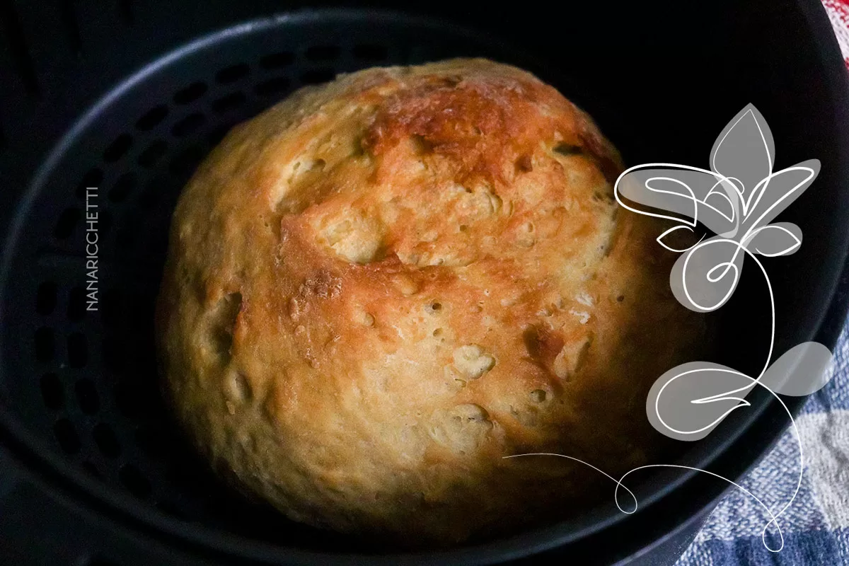 Receita de Pão Caseiro de Mandioca na AirFryer - veja como assar pão na fritadeira elétrica sem óleo.