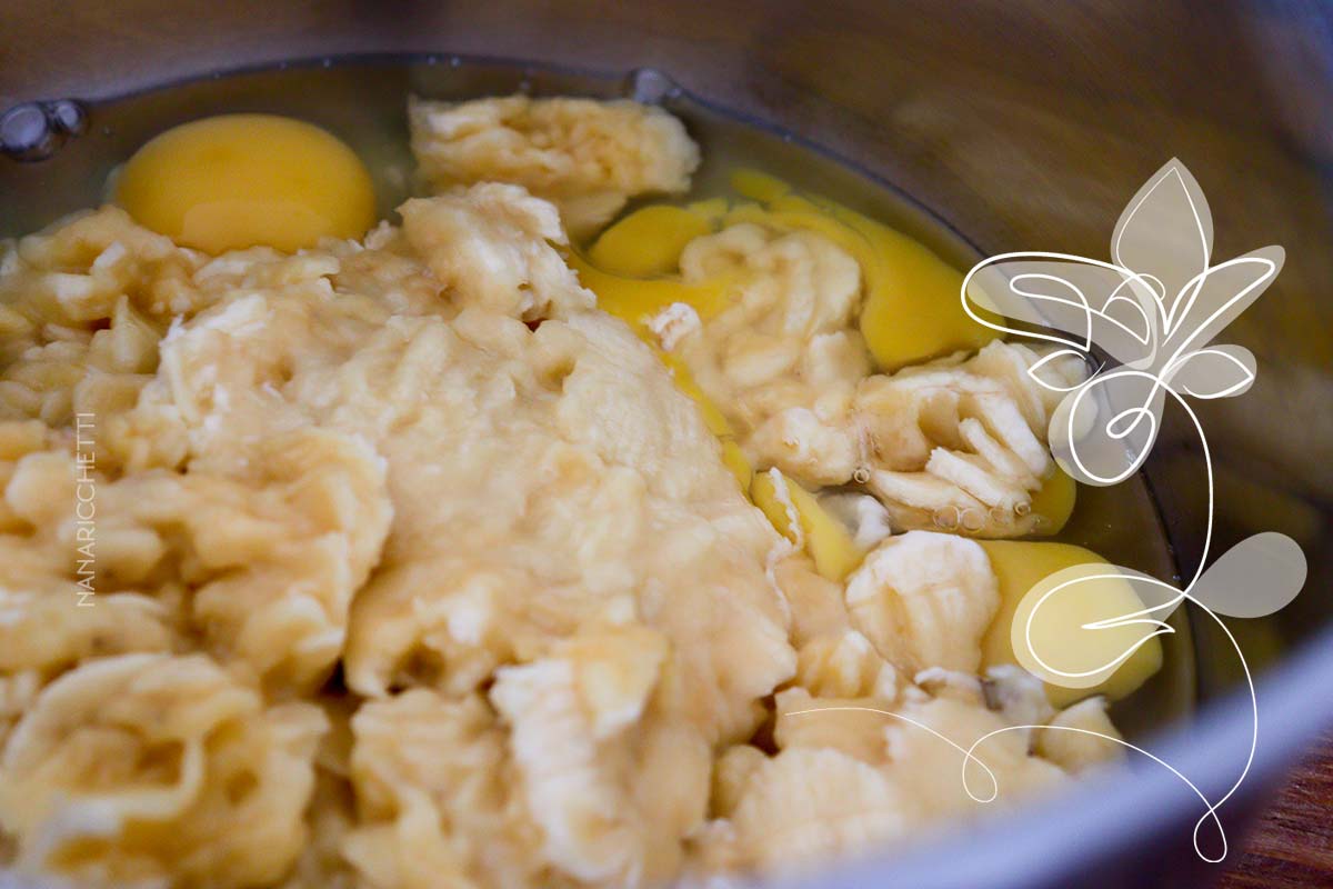 Receita de Bolo de Banana e Canela Simples - uma receita deliciosa para o lanche da tarde.