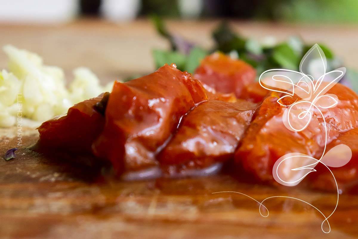 Receita de Macarrão com Tomate Seco - um prato simples, rápido e gostoso para um almoço rápido.