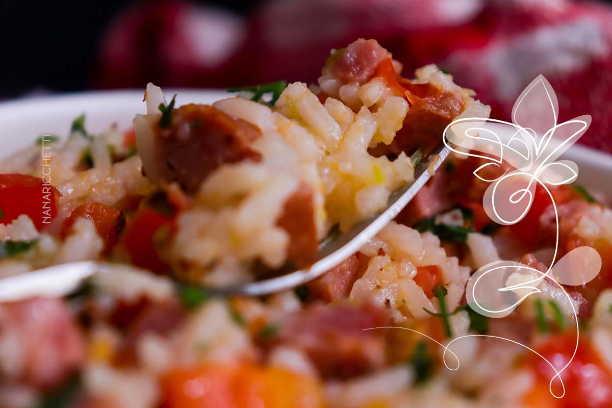 Receita de Arroz com Linguiça Calabresa - uma receita completa para o almoço de panela só.