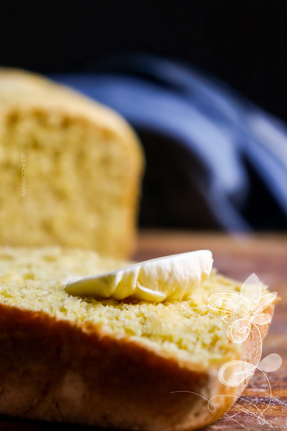 Receita de Pão de Fubá Caseiro - veja como é fácil fazer um café da manhã ou lanche da tarde delicioso.