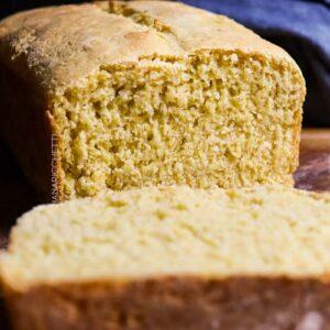 Receita de Pão de Fubá Caseiro - veja como é fácil fazer um café da manhã ou lanche da tarde delicioso.