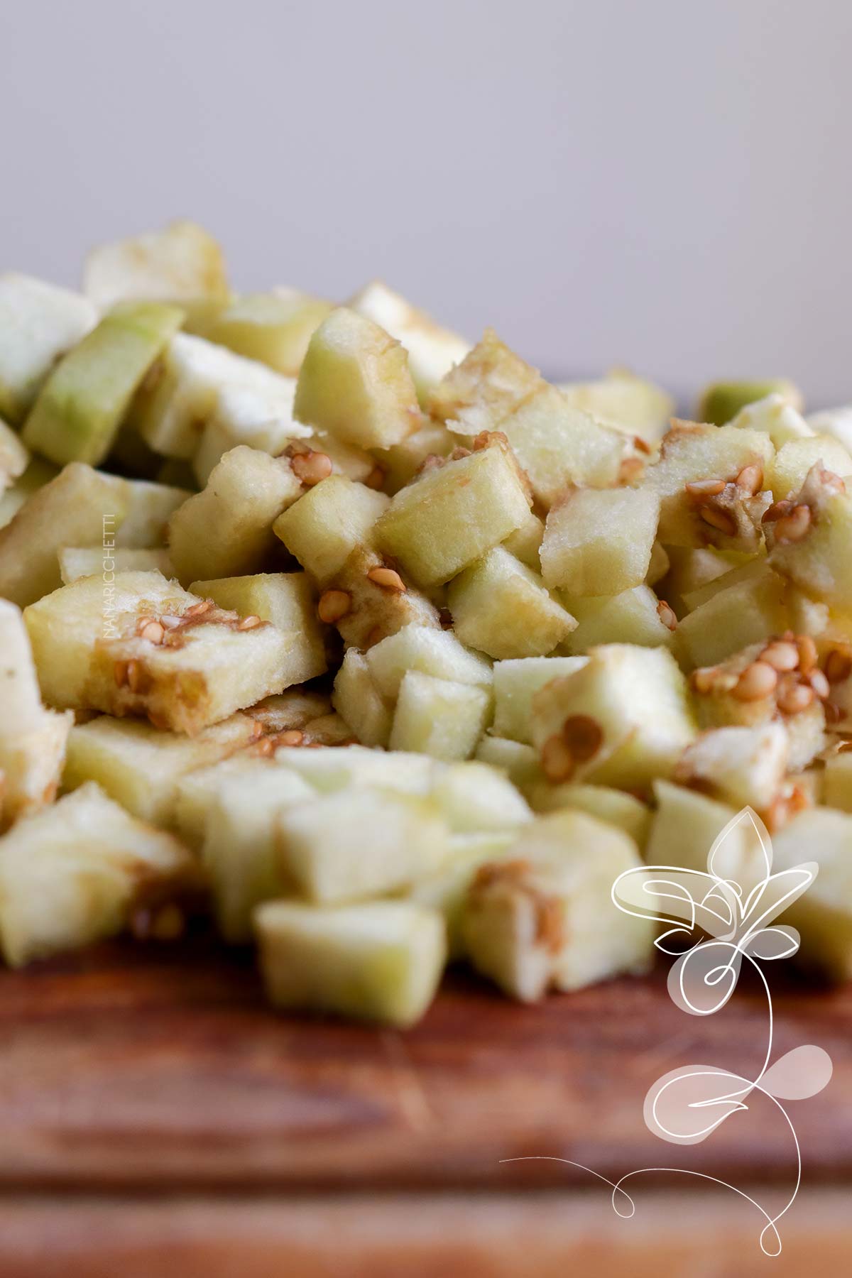 Receita de Patê de Berinjela com Maionese - muito simples de fazer para o lanche da tarde.