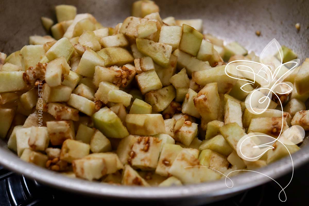 Receita de Patê de Berinjela com Maionese - muito simples de fazer para o lanche da tarde.