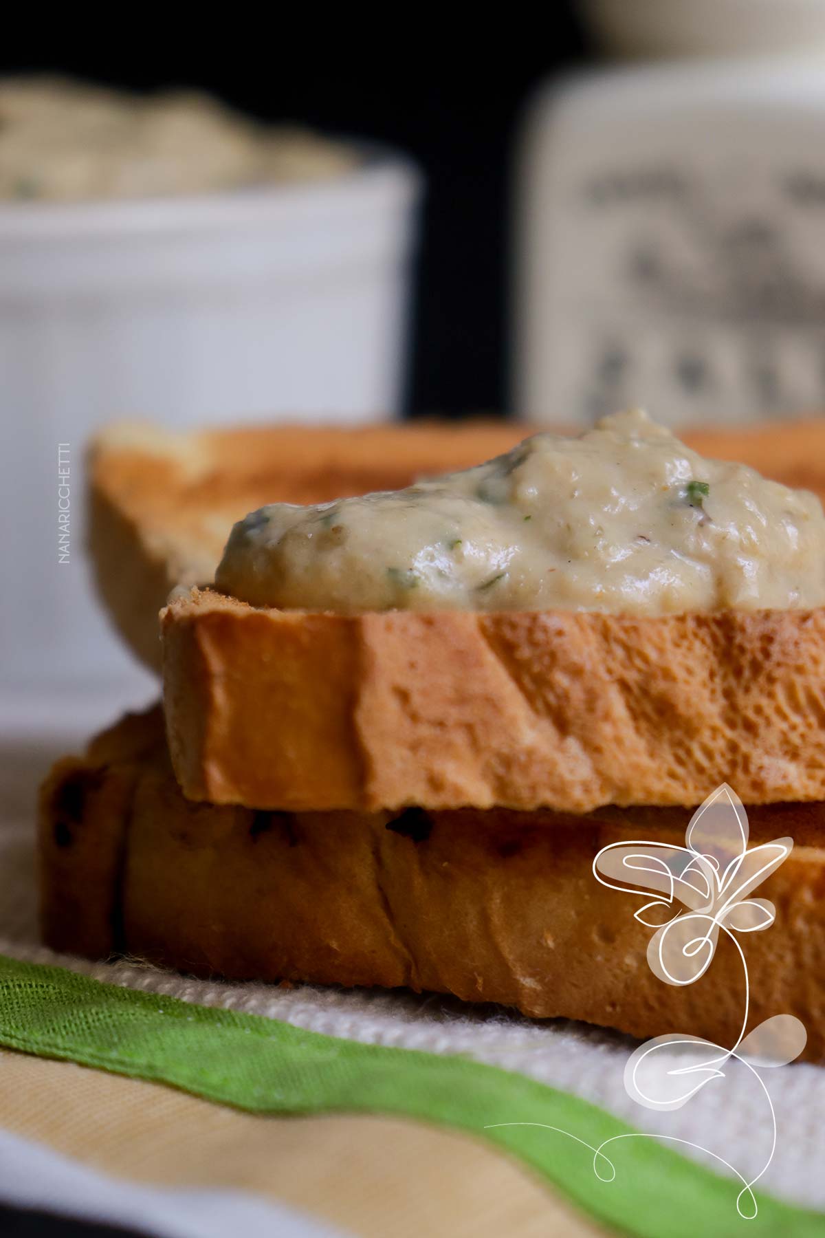 Receita de Patê de Berinjela com Maionese - muito simples de fazer para o lanche da tarde.