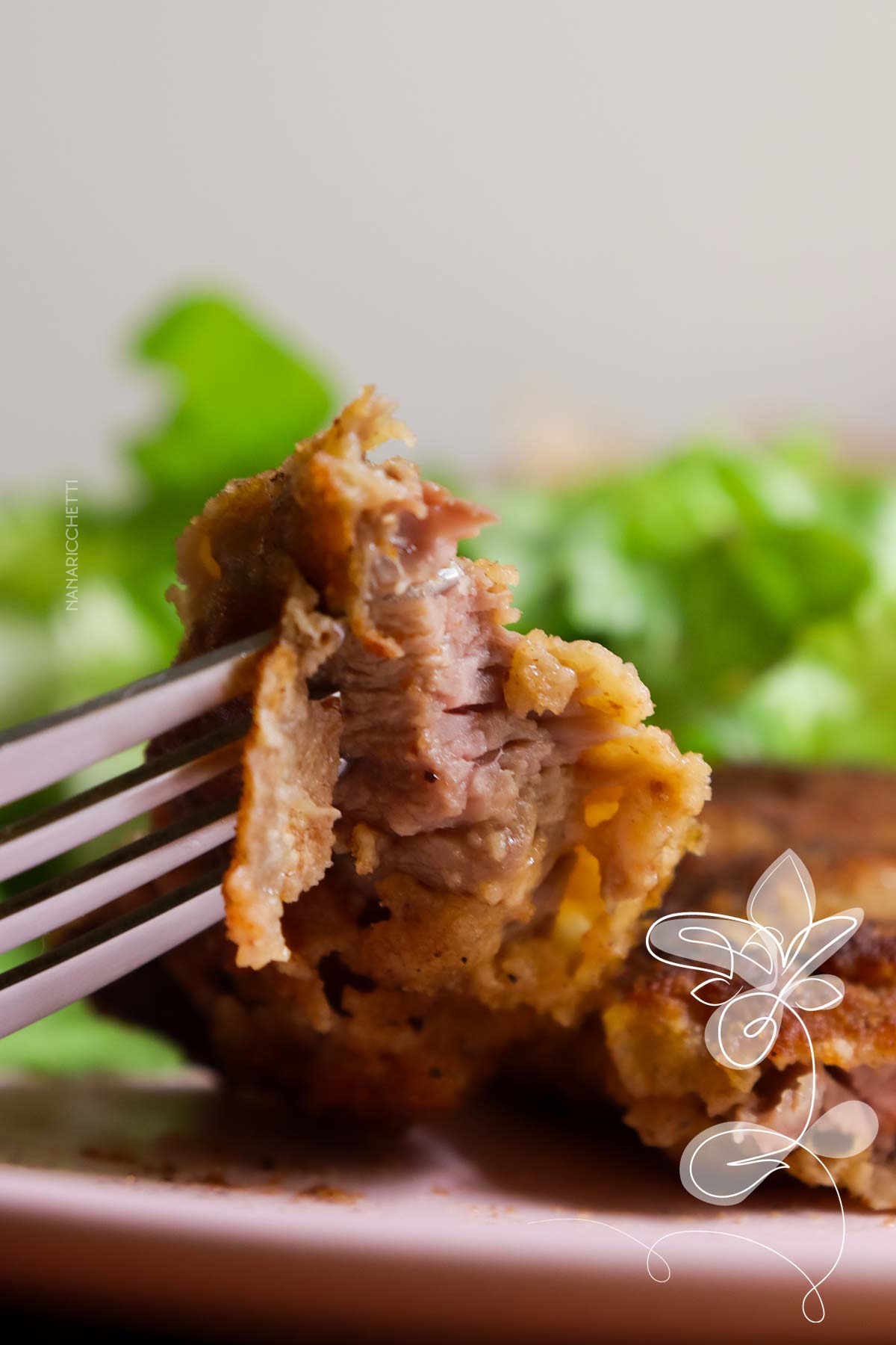 Receita de Bife de Carne Empanado - veja como é fácil fazer esse clássico.