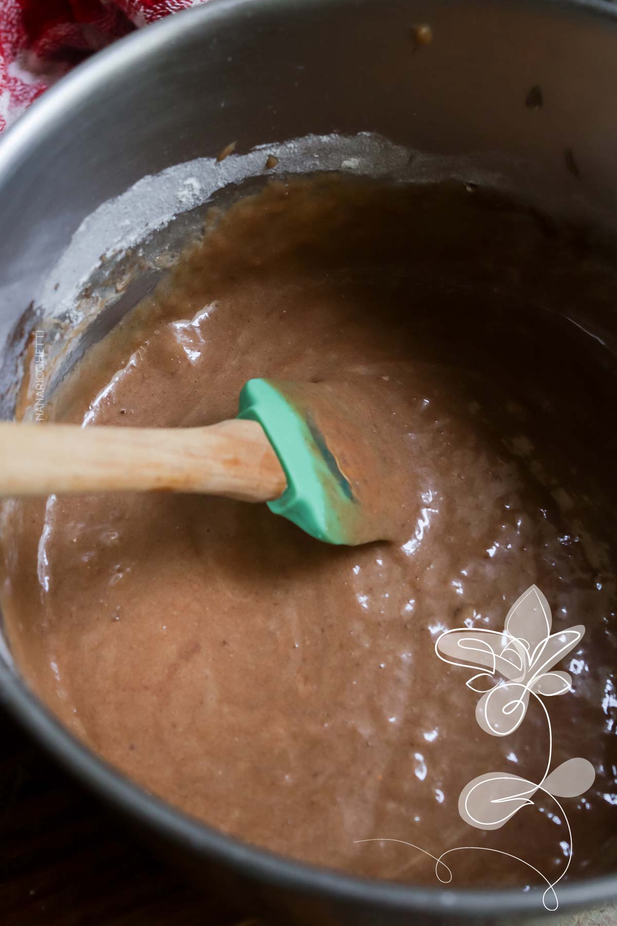 Receita de Bolo de Banana e Chocolate - simples e delicioso, para um chá da tarde.