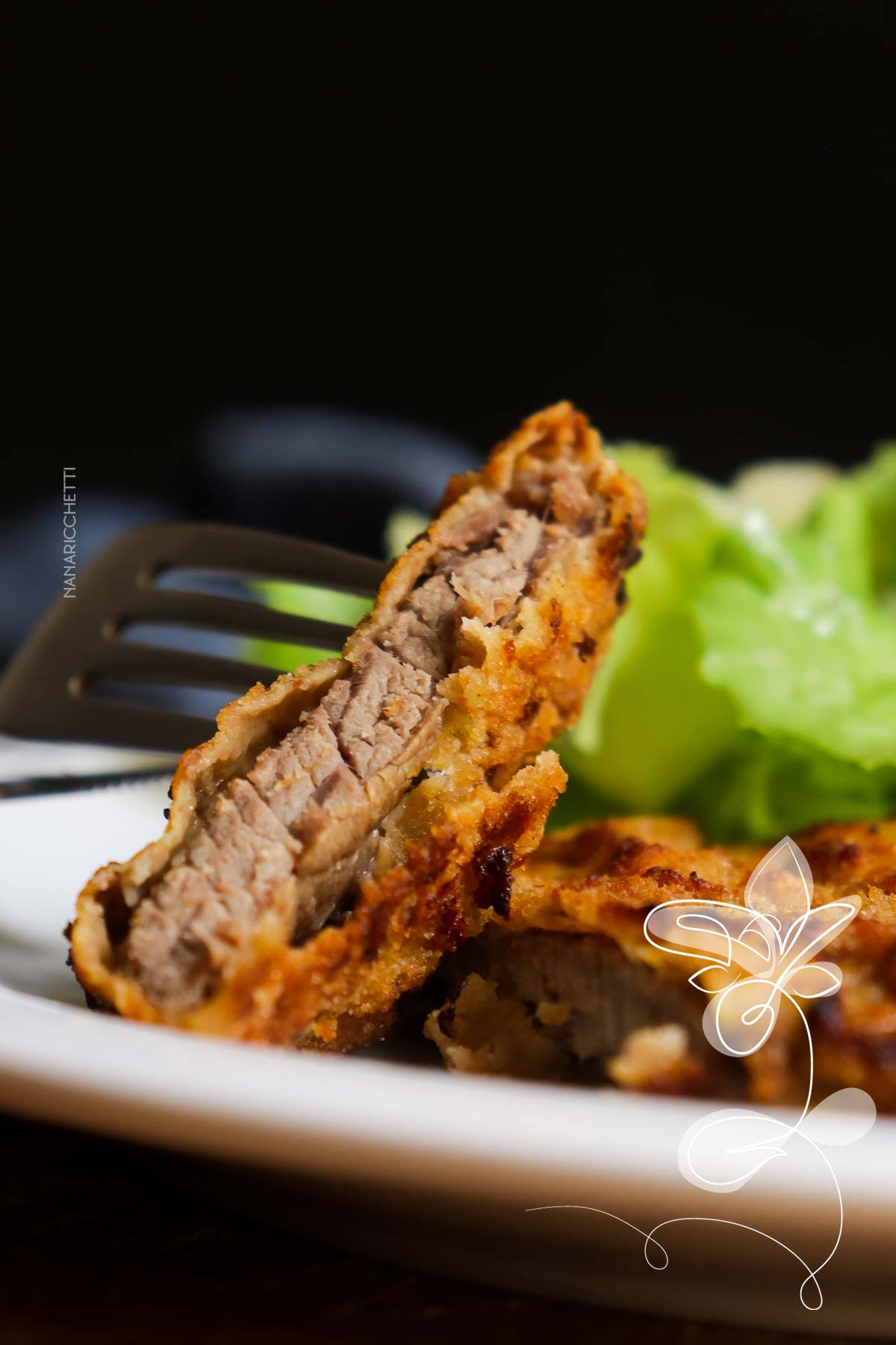 Receita de Bife de Carne a Milanesa AirFryer - faça um almoço delicioso sem colocar uma frigideira cheia de óleo no fogão.