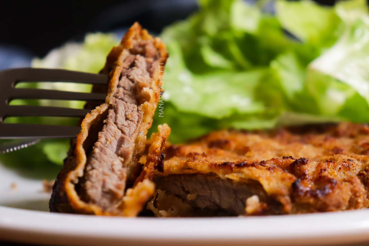 Receita de Bife de Carne a Milanesa AirFryer - faça um almoço delicioso sem colocar uma frigideira cheia de óleo no fogão.