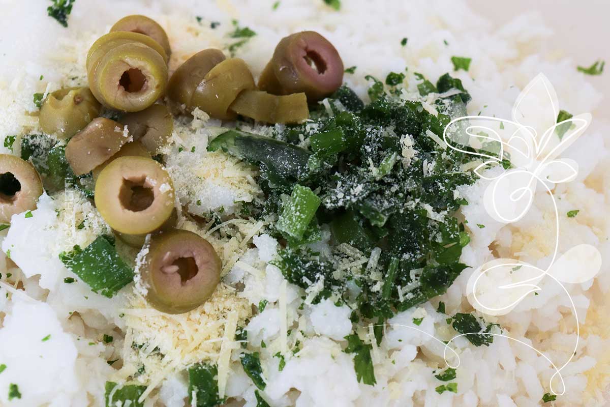 Receita de Bolinho de Arroz Frito - aproveite o arroz que está na geladeira para fazer esse delicioso petisco.